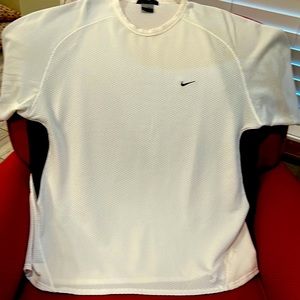 Nike Sphere XXL, black & white textured T-shirt
